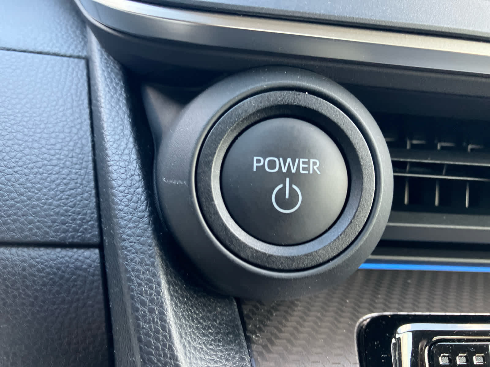 Certified 2026 Toyota Prius XLE FWD image 24