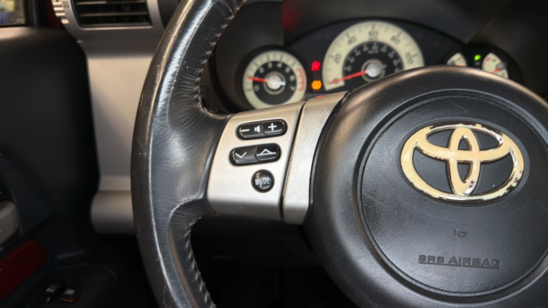 Used 2011 Toyota FJ Cruiser 2WD w/ Upgrade Pkg image 25