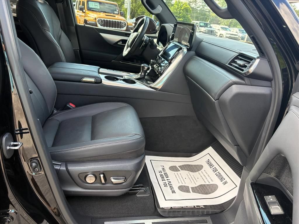 Used 2024 Lexus LX 600 F Sport AWD/4WD image 19