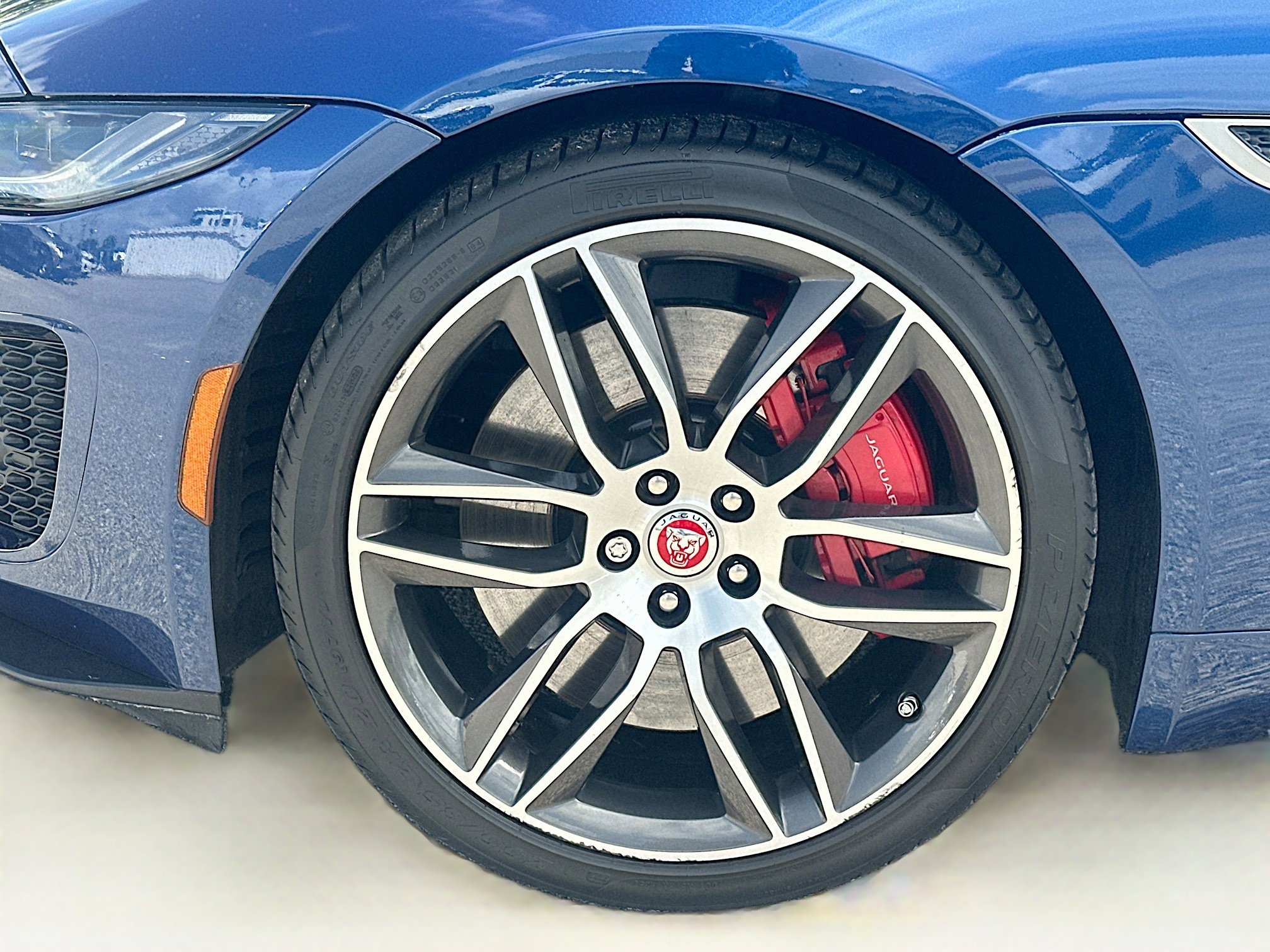 Used 2022 Jaguar F-TYPE Convertible image 31