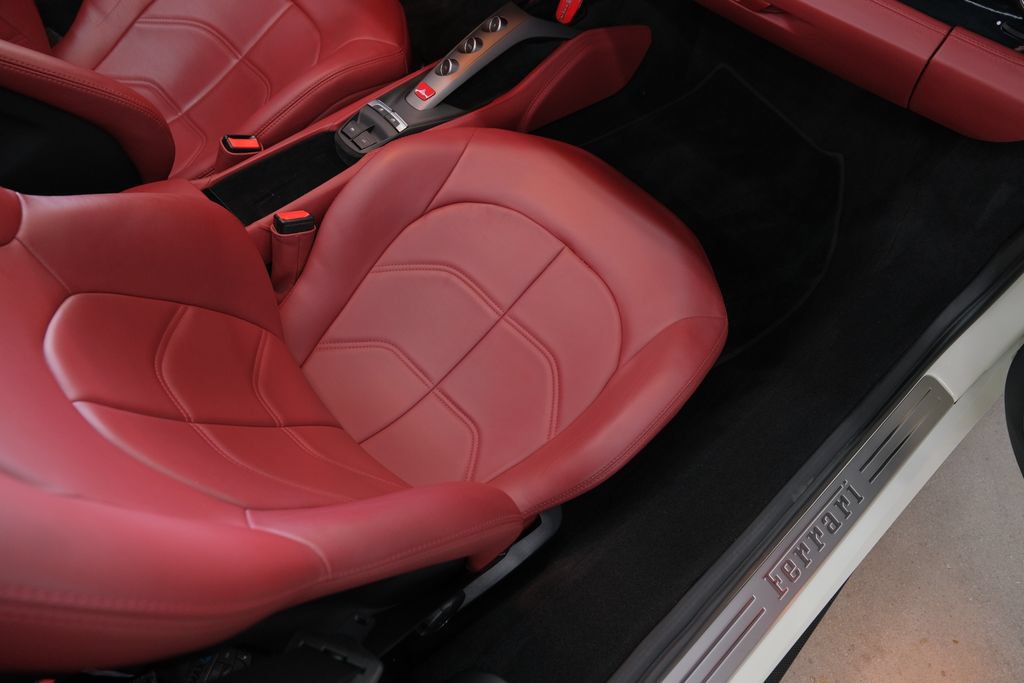 Used 2018 Ferrari 488 Spider RWD image 15