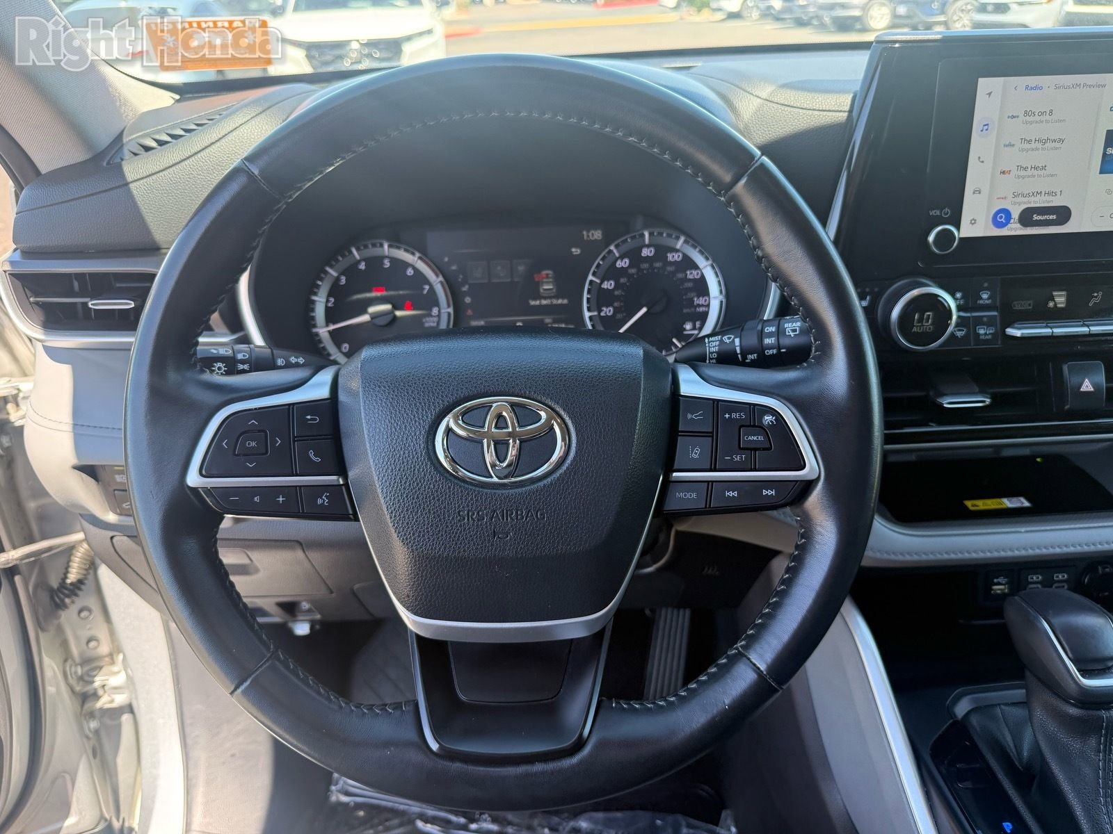 Used 2023 Toyota Highlander XLE image 16