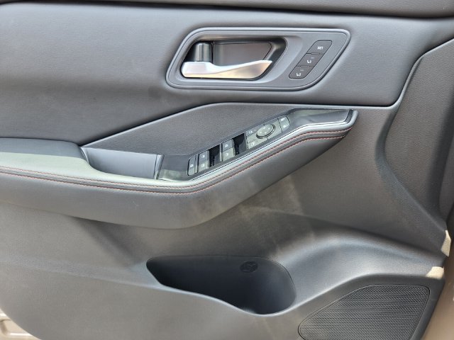 New 2026 Nissan Rogue SV AWD/4WD image 22