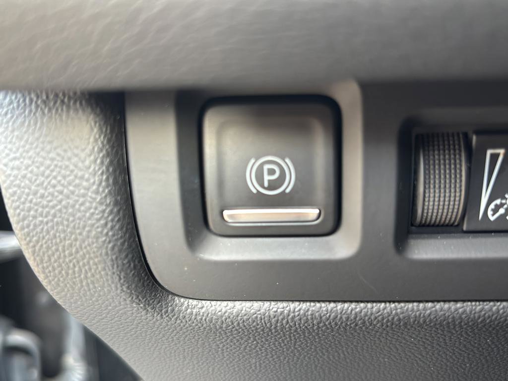 Used 2024 Cadillac XT4 Premium Luxury image 32