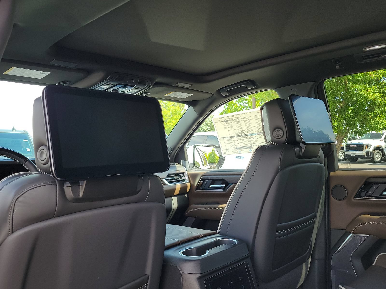 New 2026 GMC Yukon Denali Ultimate AWD/4WD image 8