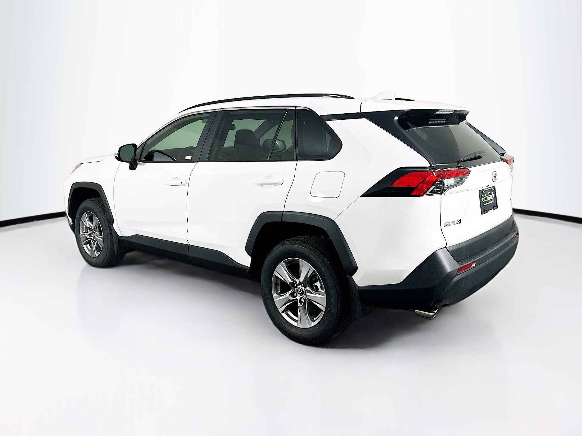 Used 2025 Toyota RAV4 XLE w/ Convenience Package image 5