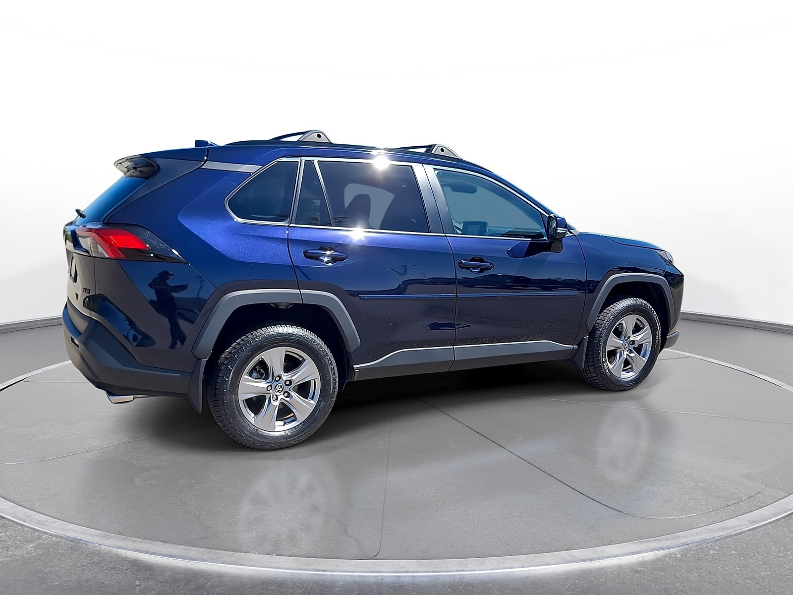 Used 2022 Toyota RAV4 XLE w/ Convenience Package FWD image 8