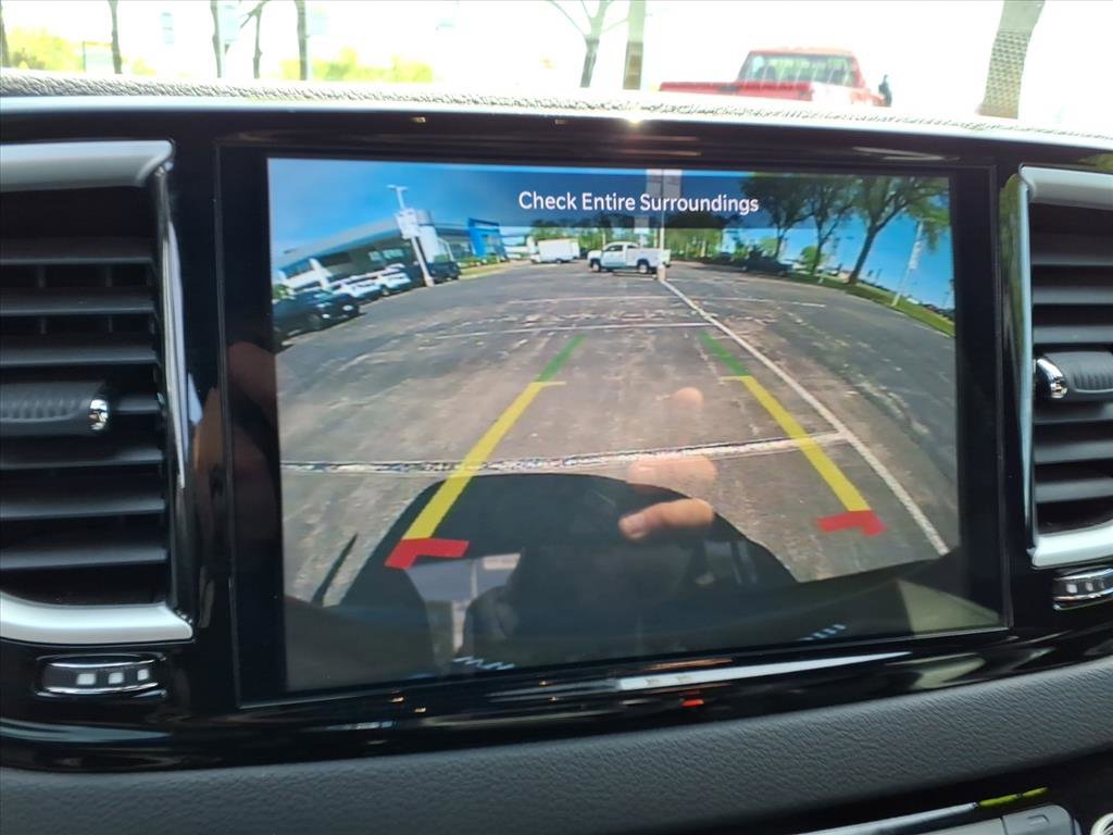 Used 2025 Chrysler Pacifica Select FWD image 10