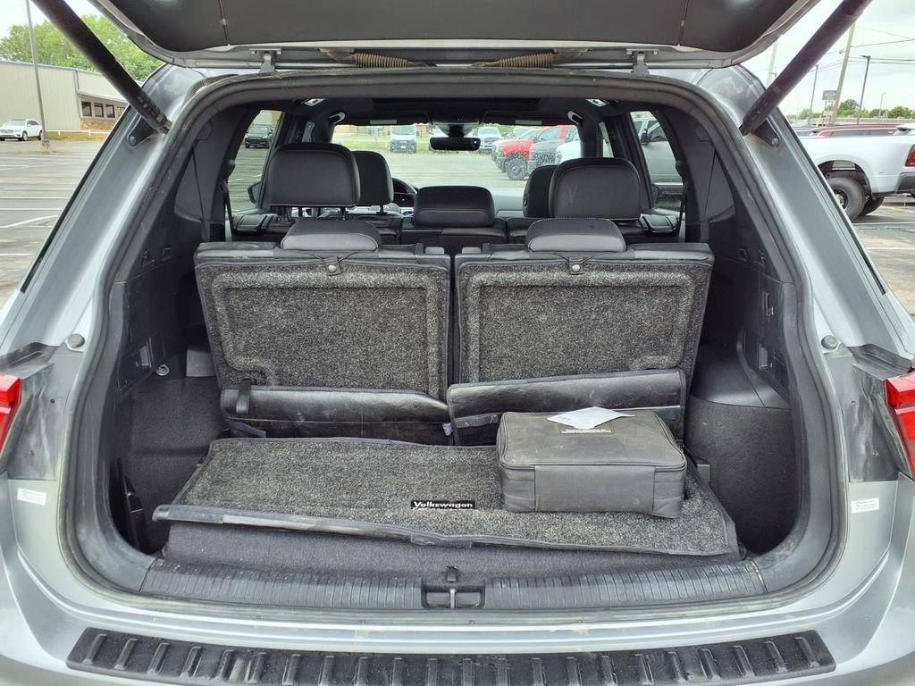 Used 2024 Volkswagen Tiguan SE R-Line FWD image 23