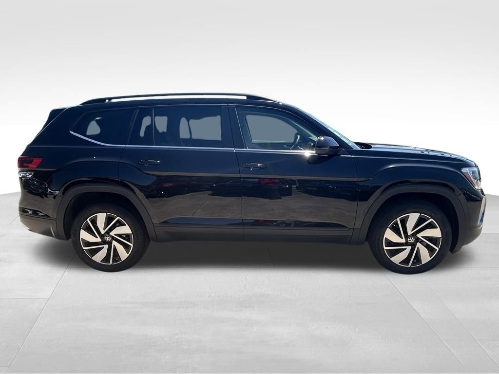 Used 2025 Volkswagen Atlas SE w/ Panoramic Sunroof Package image 3
