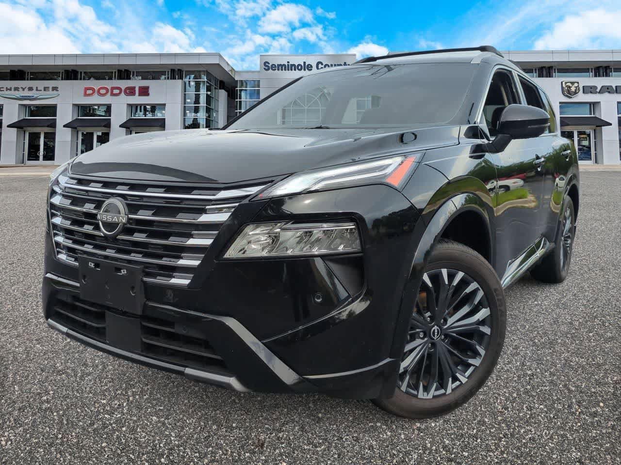 Used 2025 Nissan Rogue Platinum FWD image 1