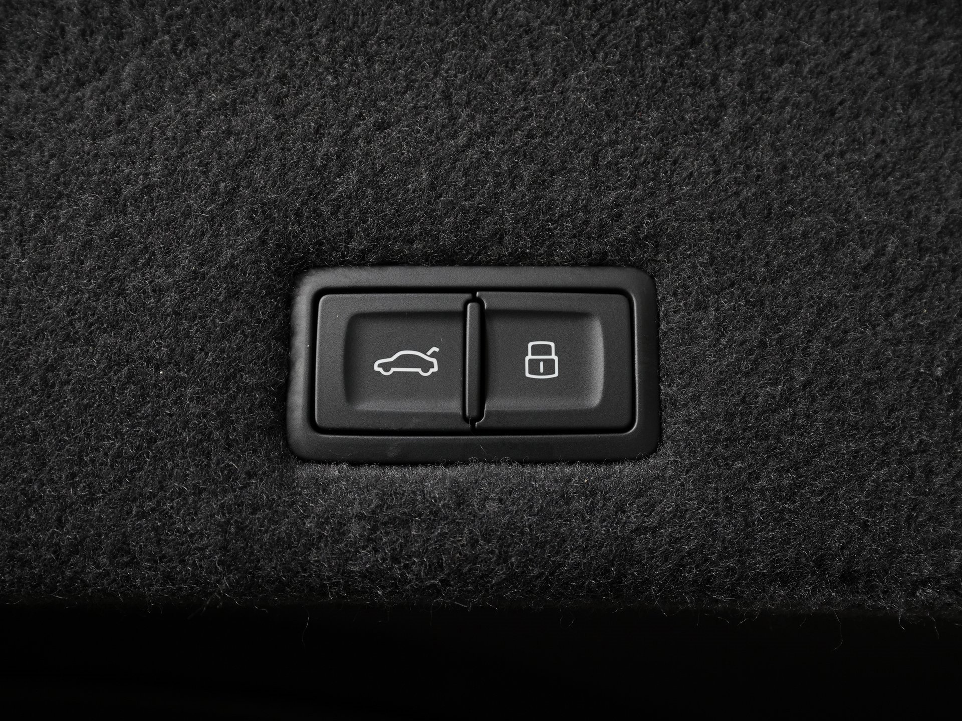 Used 2025 Lamborghini Urus SE image 12