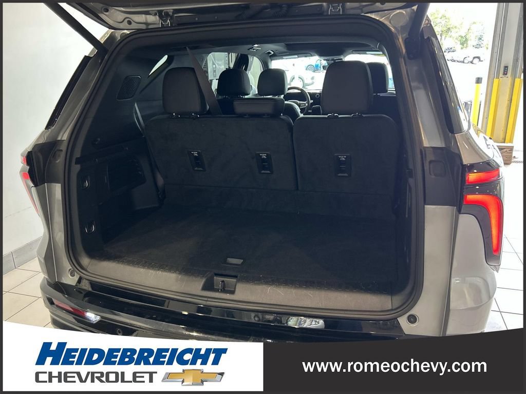 Used 2025 Chevrolet Traverse High Country w/ LPO, Floor Liner Package AWD/4WD image 15