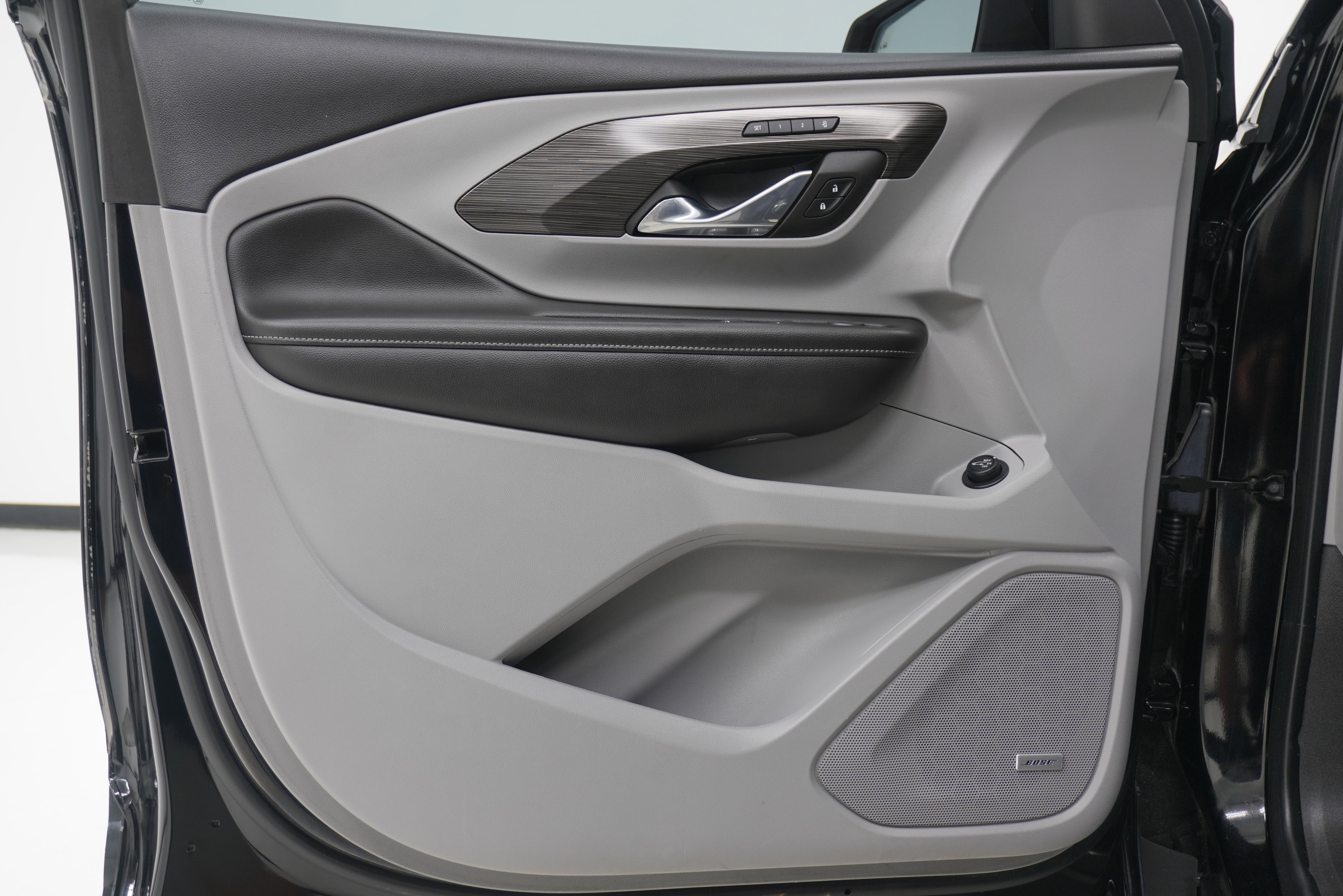 Used 2023 GMC Terrain SLT w/ Infotainment Package II AWD/4WD image 14