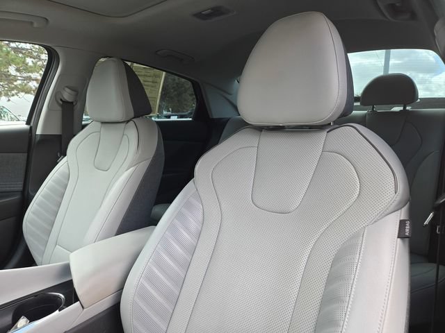 Used 2023 Hyundai Elantra Limited FWD image 11