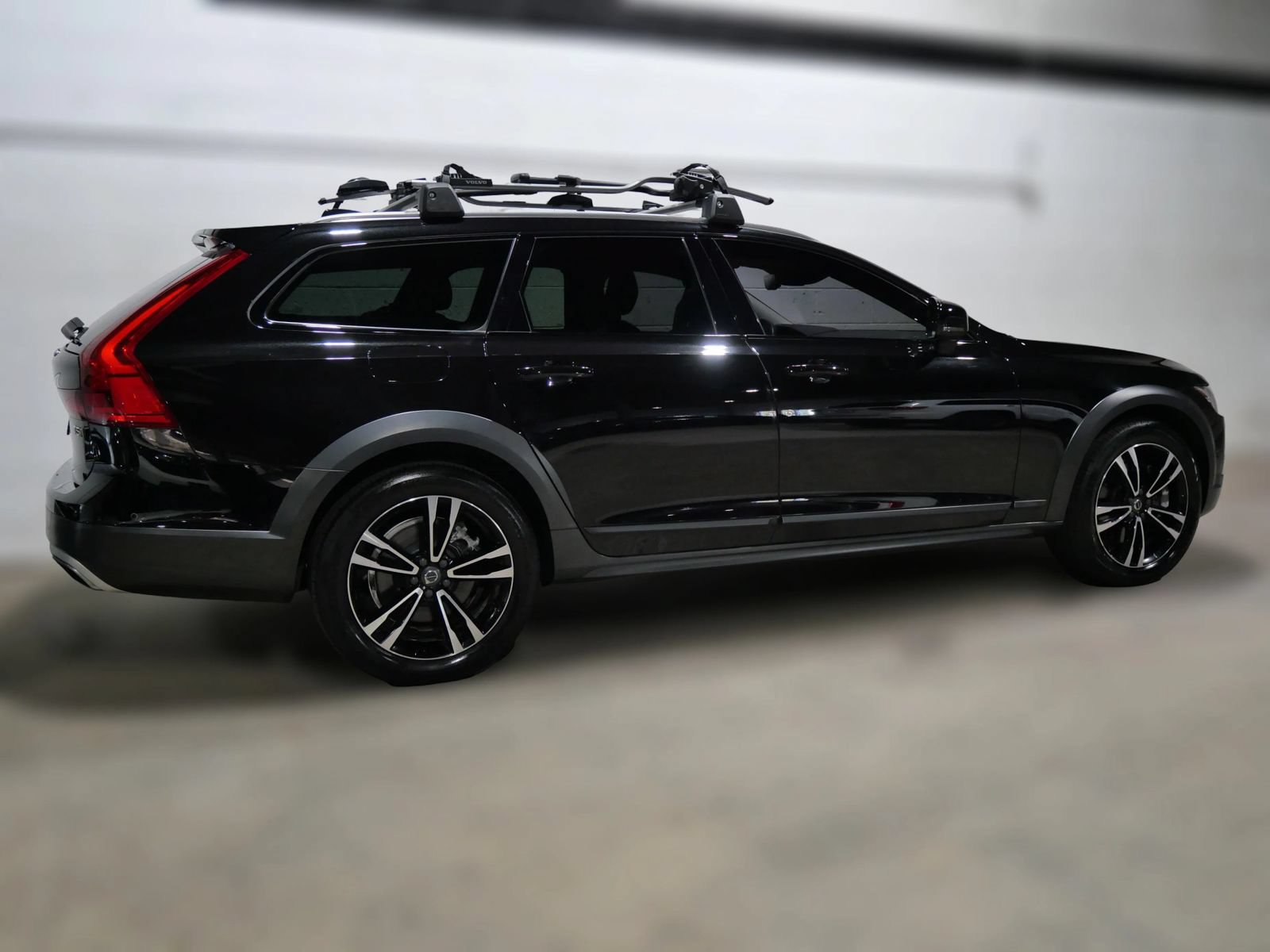 Used 2018 Volvo V90 T5 Cross Country w/ Convenience Package AWD/4WD image 6
