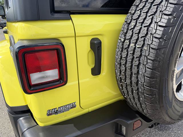 Used 2023 Jeep Wrangler Unlimited Sahara w/ Cold Weather Group AWD/4WD image 26