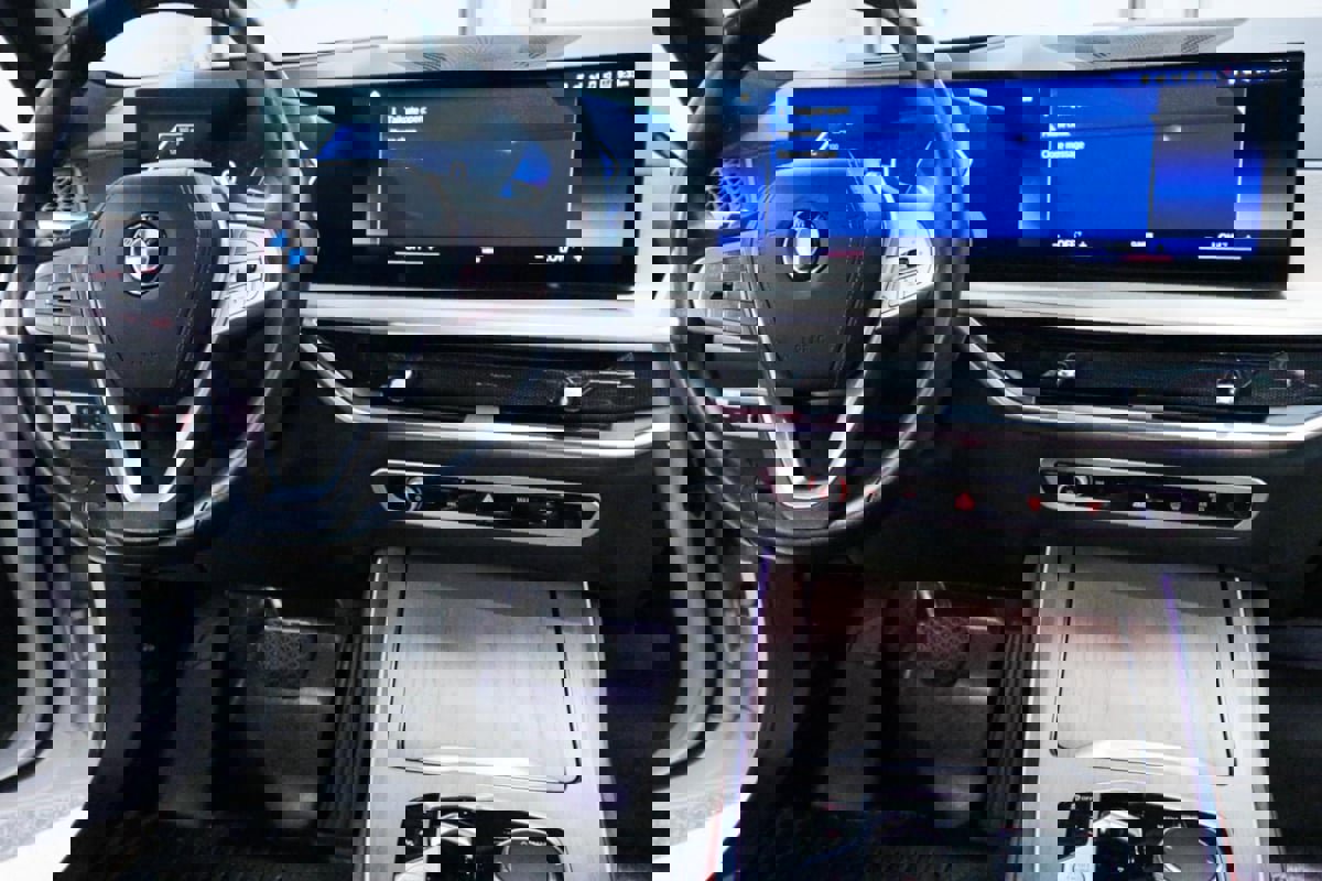 Used 2023 BMW X7 xDrive40i w/ Premium Package image 30