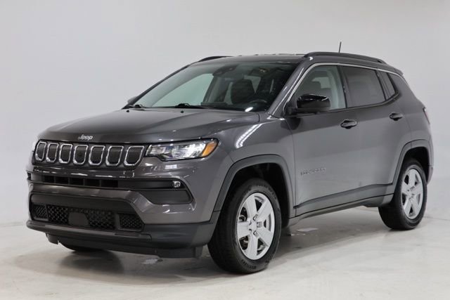 Used 2022 Jeep Compass Latitude w/ Convenience Group AWD/4WD image 3