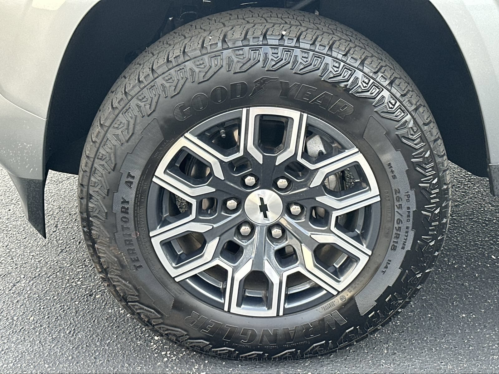 Used 2025 Chevrolet Colorado Z71 AWD/4WD image 13