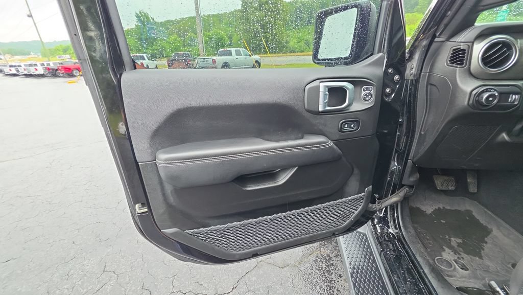 Used 2023 Jeep Wrangler Unlimited Sahara w/ Cold Weather Group AWD/4WD image 25