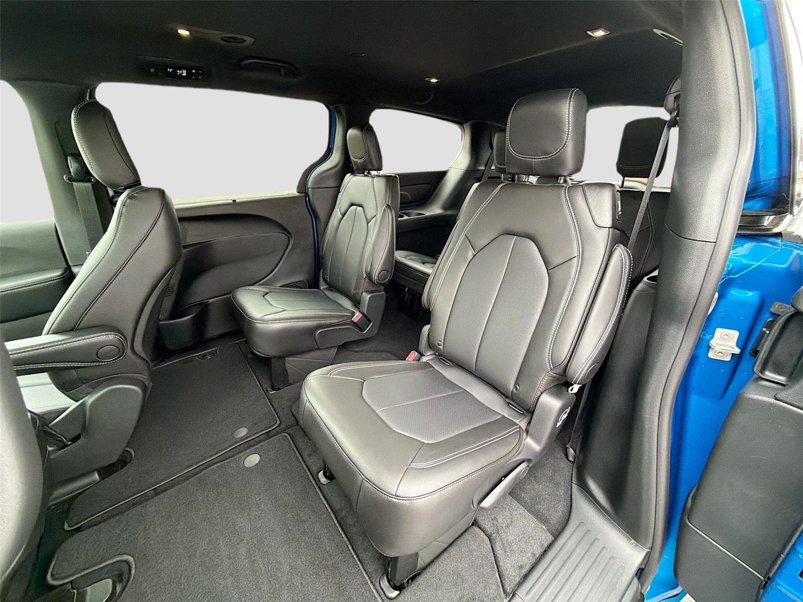 New 2026 Chrysler Pacifica Select AWD/4WD image 23