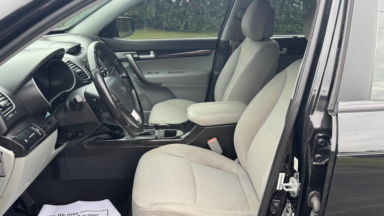 Used 2015 Kia Sorento LX image 14