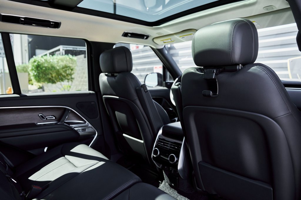 Used 2024 Land Rover Range Rover SE image 37