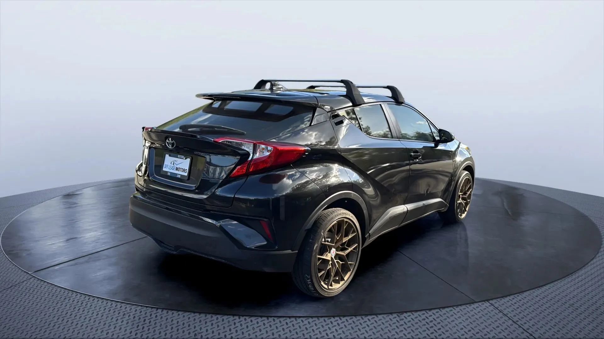 Used 2021 Toyota C-HR LE image 5