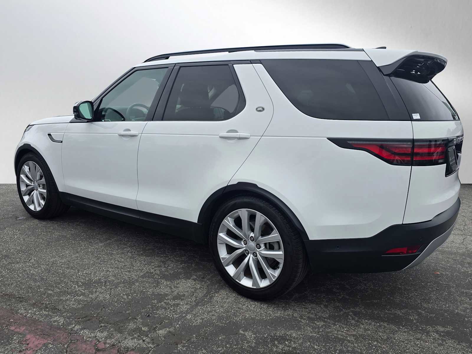 Certified 2024 Land Rover Discovery S AWD/4WD image 3