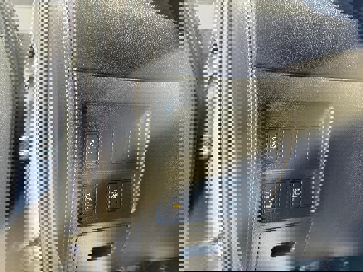 Used 2019 Nissan Pathfinder SV image 17