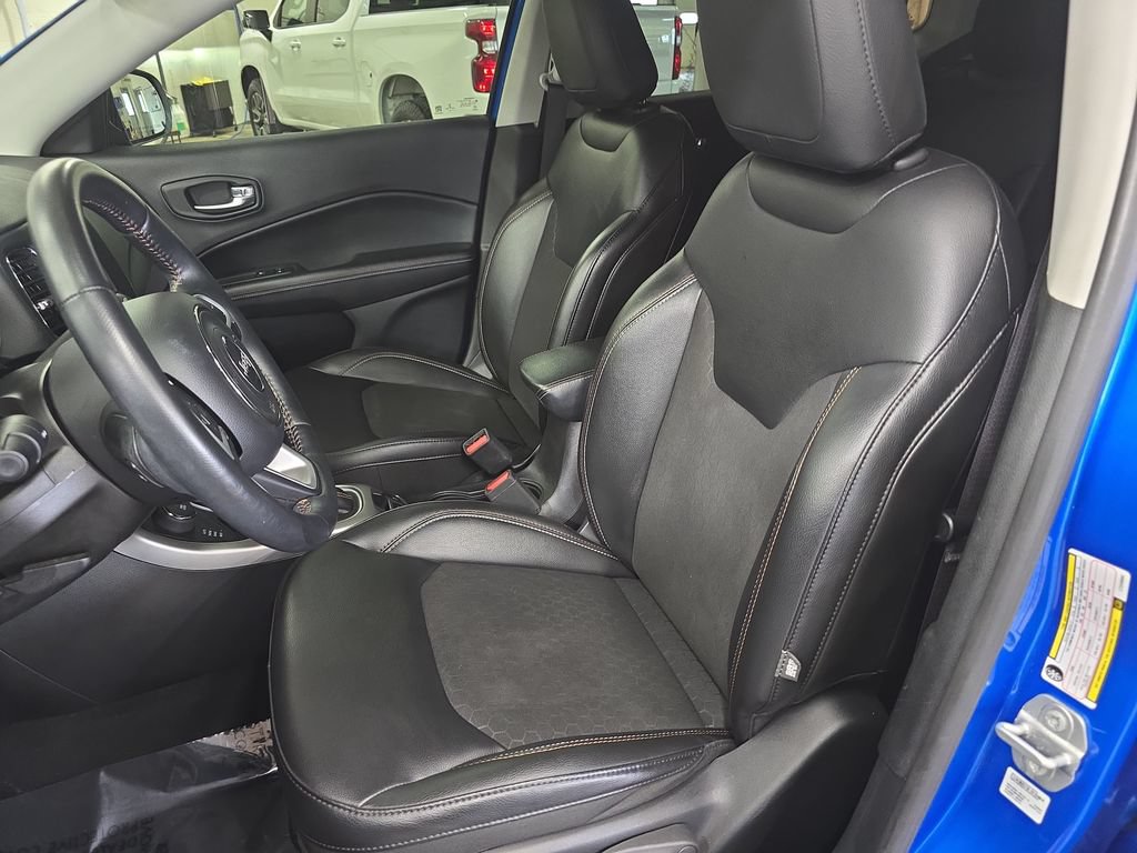 Used 2020 Jeep Compass Latitude w/ Cold Weather Group AWD/4WD image 14