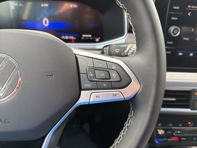 Certified 2025 Volkswagen Taos SE image 16