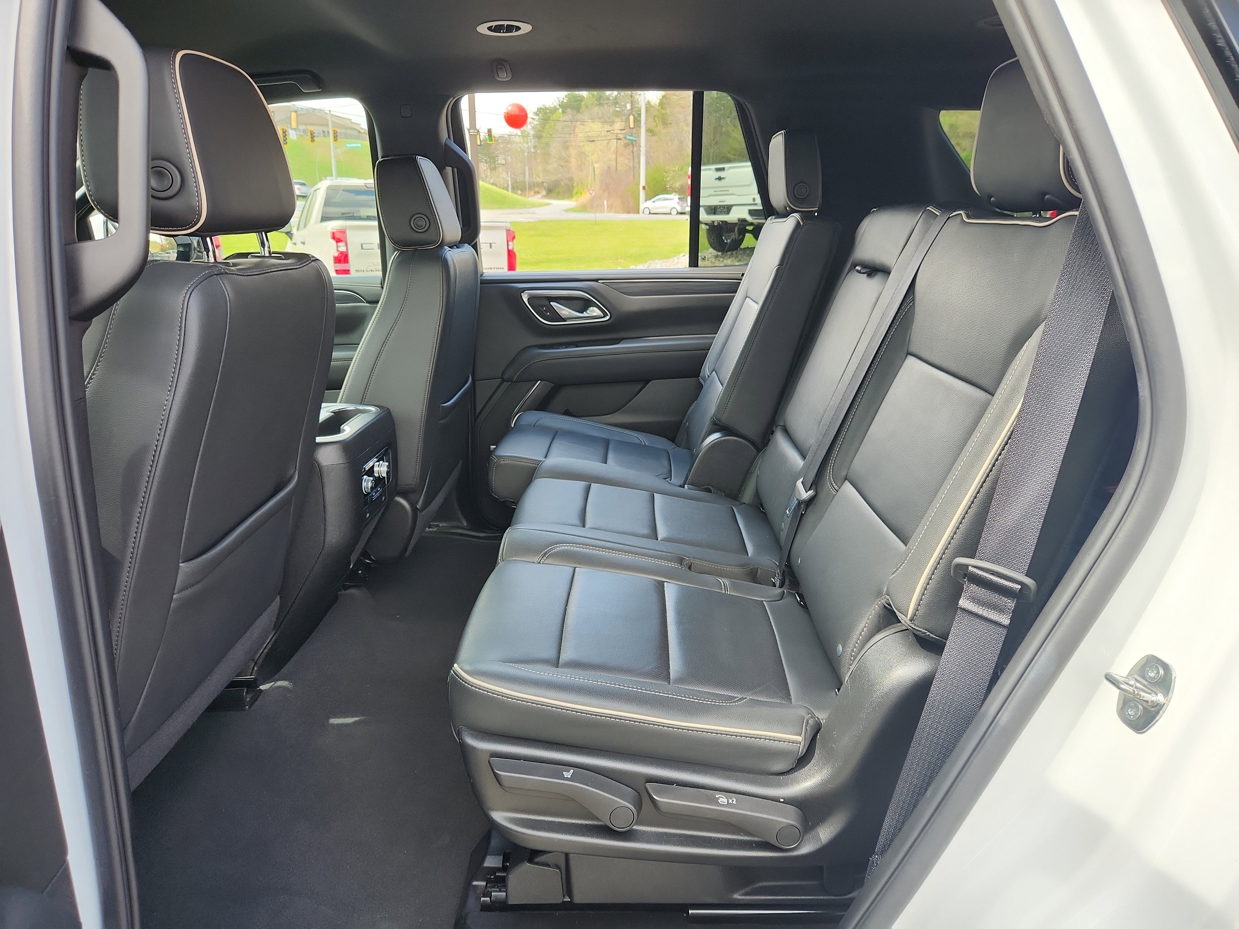 Used 2024 GMC Yukon SLT image 31