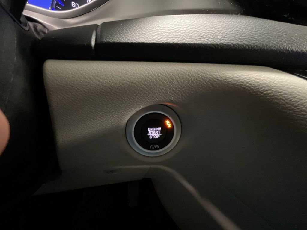 Used 2024 Chrysler Pacifica Touring-L image 16