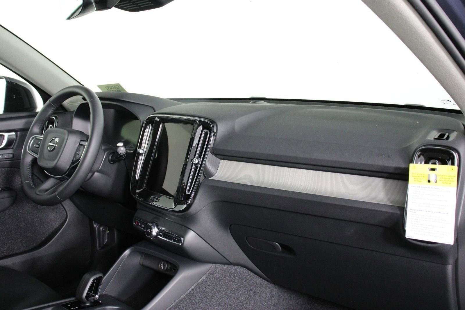 New 2026 Volvo XC40 B4 Core image 9