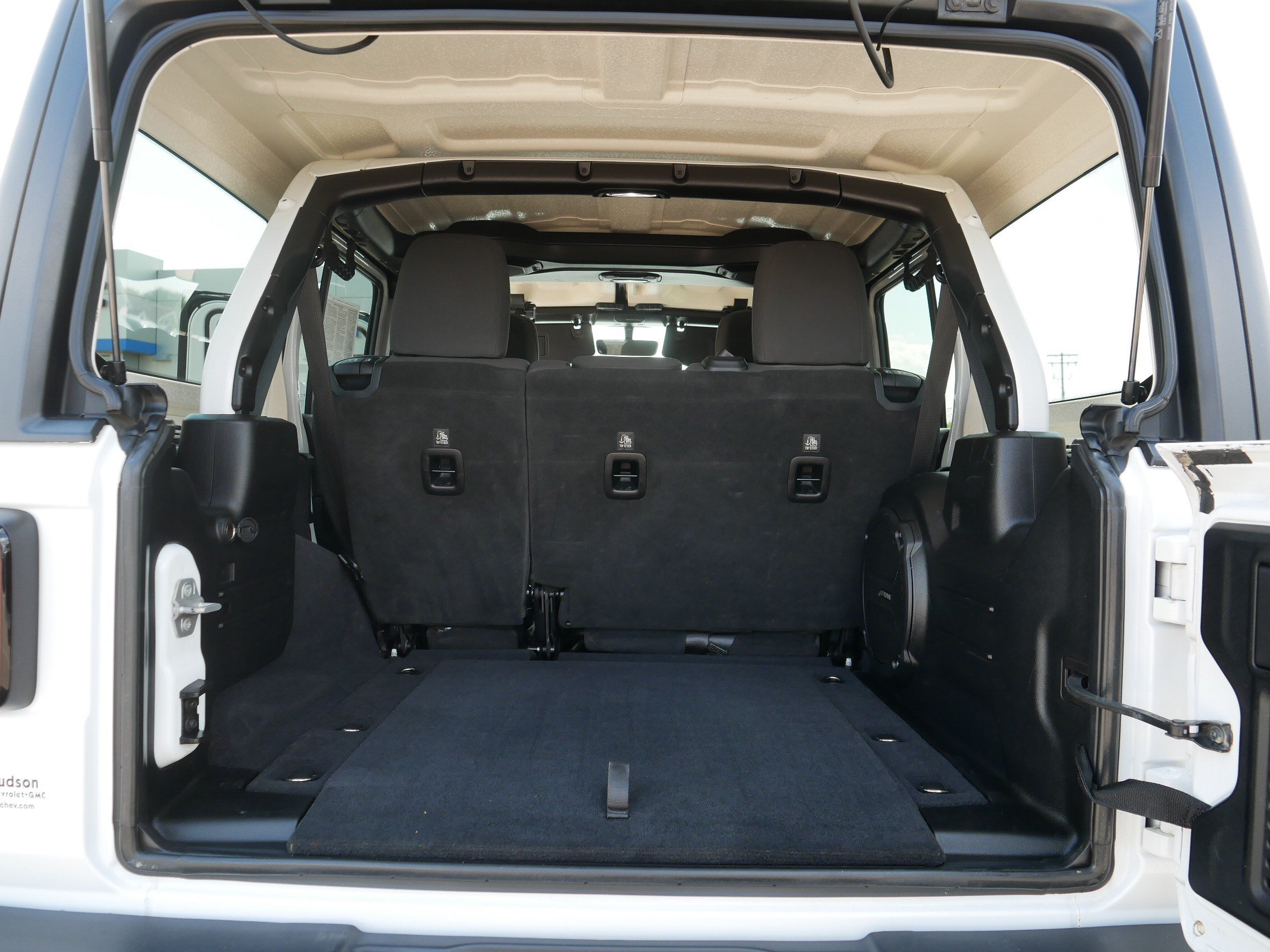 Used 2018 Jeep Wrangler Unlimited Sahara w/ Dual Top Group AWD/4WD image 18
