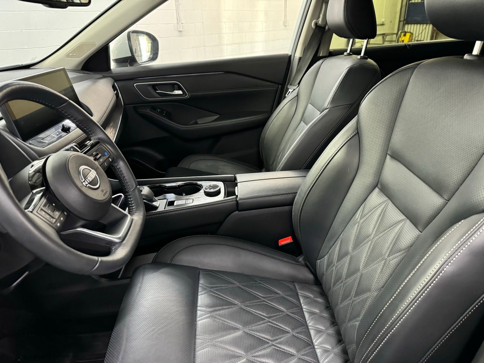 Certified 2024 Nissan Rogue Platinum w/ Platinum Premium Package image 9