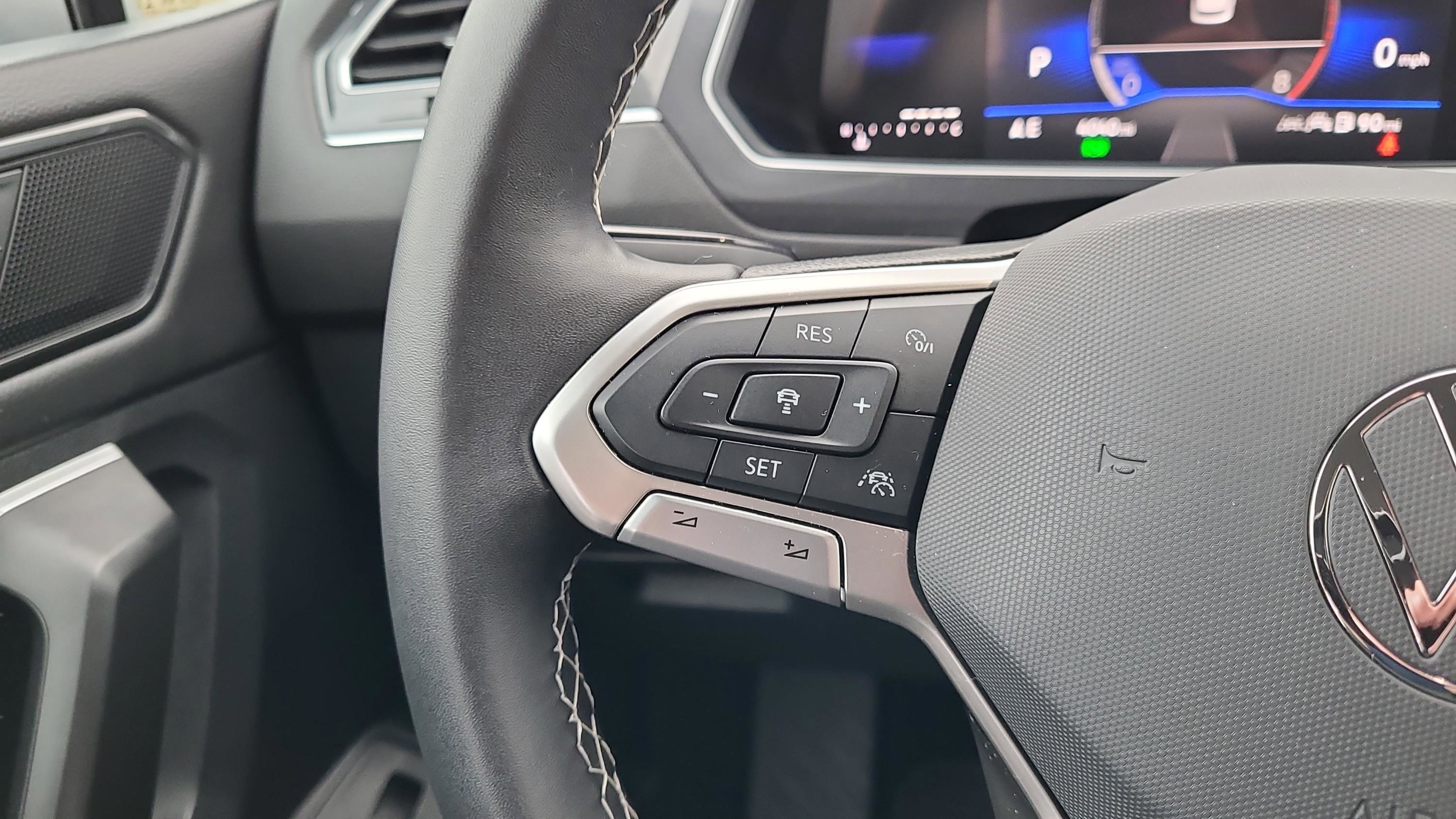 Used 2024 Volkswagen Tiguan SE image 12