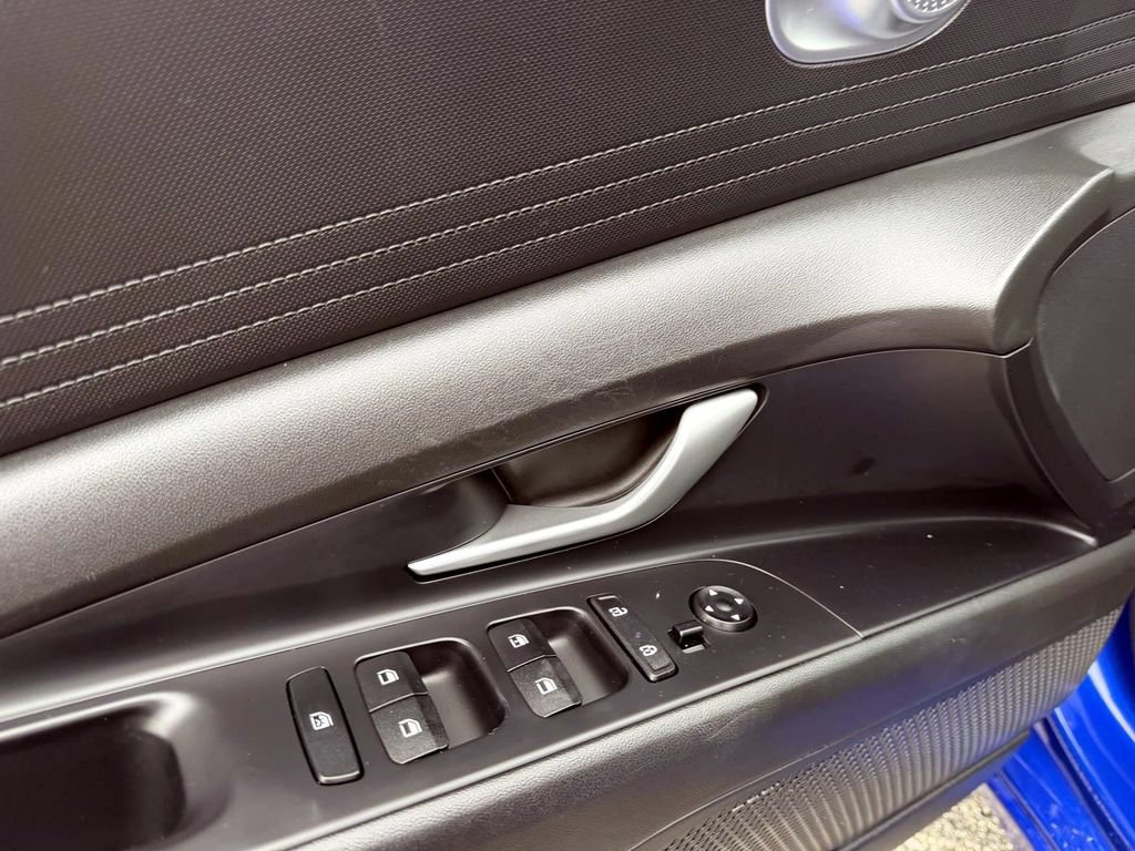 Certified 2023 Hyundai Elantra SE FWD image 17