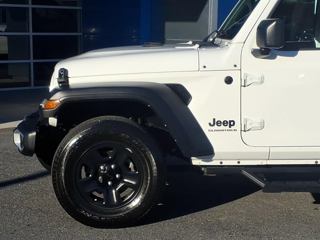 Used 2023 Jeep Gladiator Sport AWD/4WD image 8