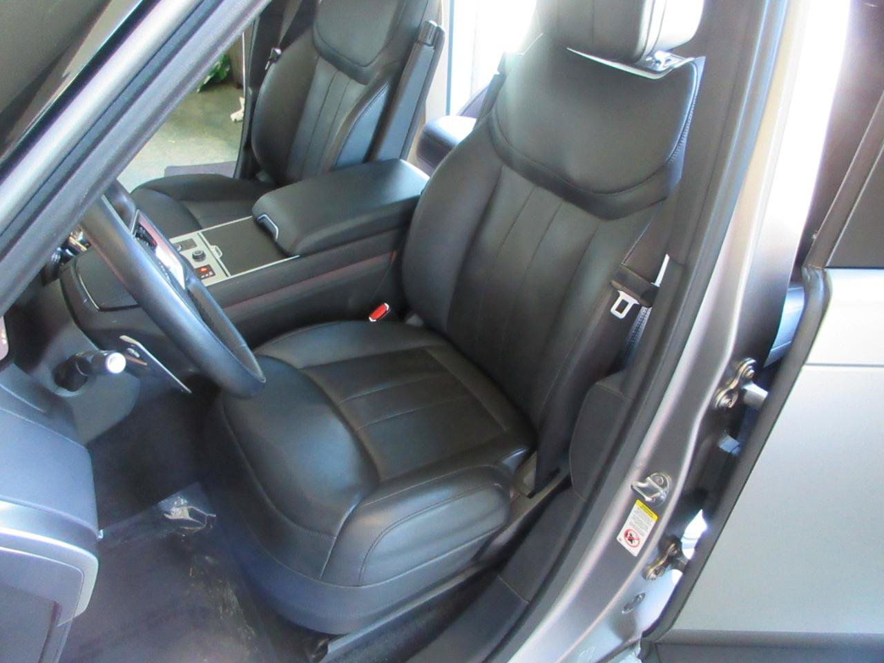 Used 2023 Land Rover Range Rover SE AWD/4WD image 8