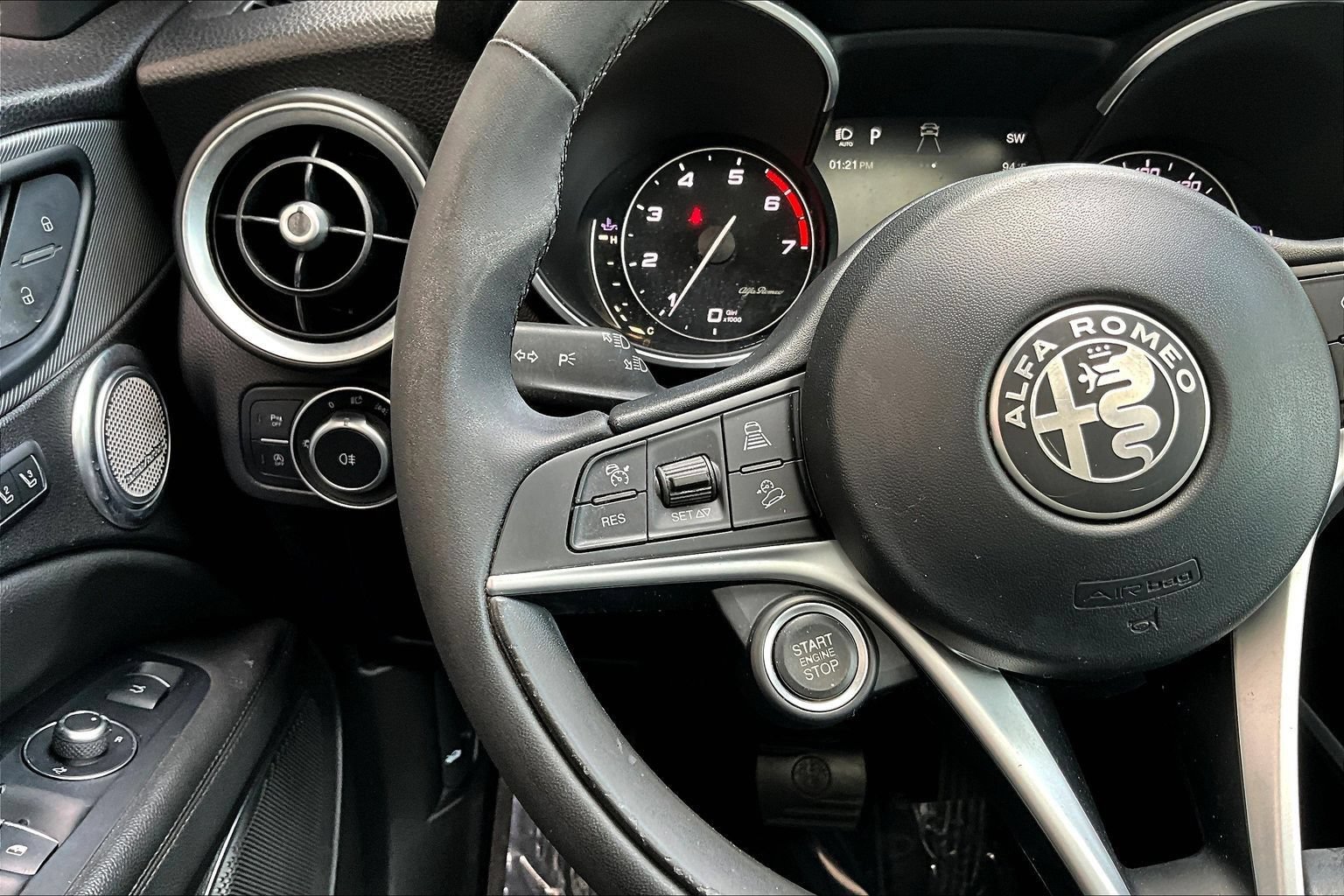 Used 2018 Alfa Romeo Stelvio Ti AWD/4WD image 12