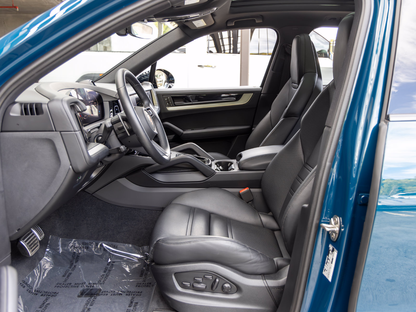 Certified 2025 Porsche Cayenne S AWD/4WD image 31