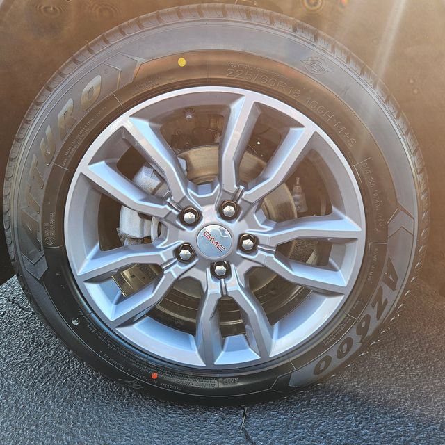Used 2024 GMC Terrain SLT AWD/4WD image 39