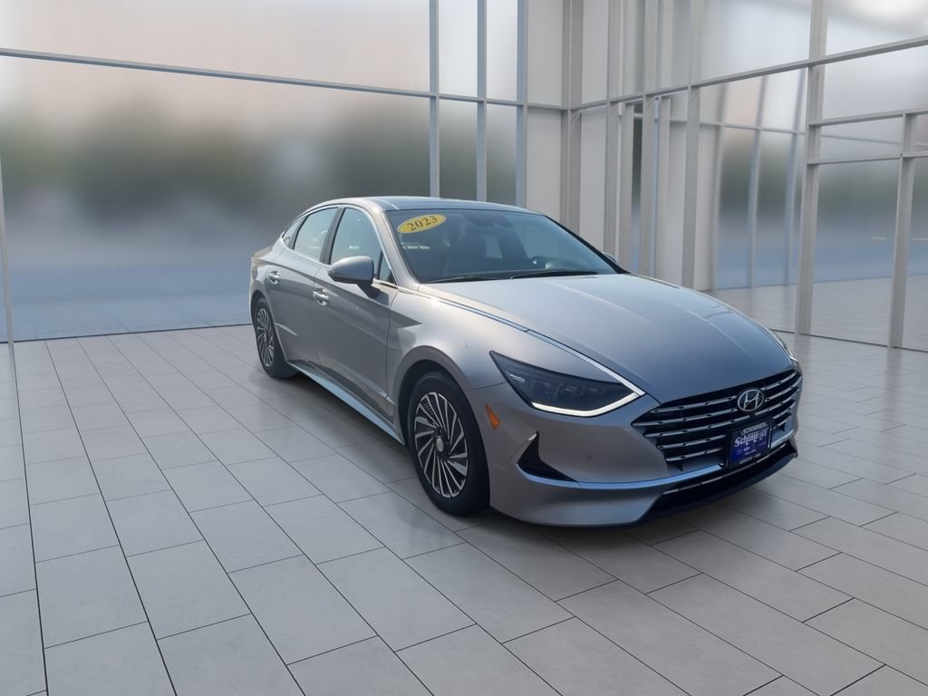 Used 2023 Hyundai Sonata Limited FWD image 2