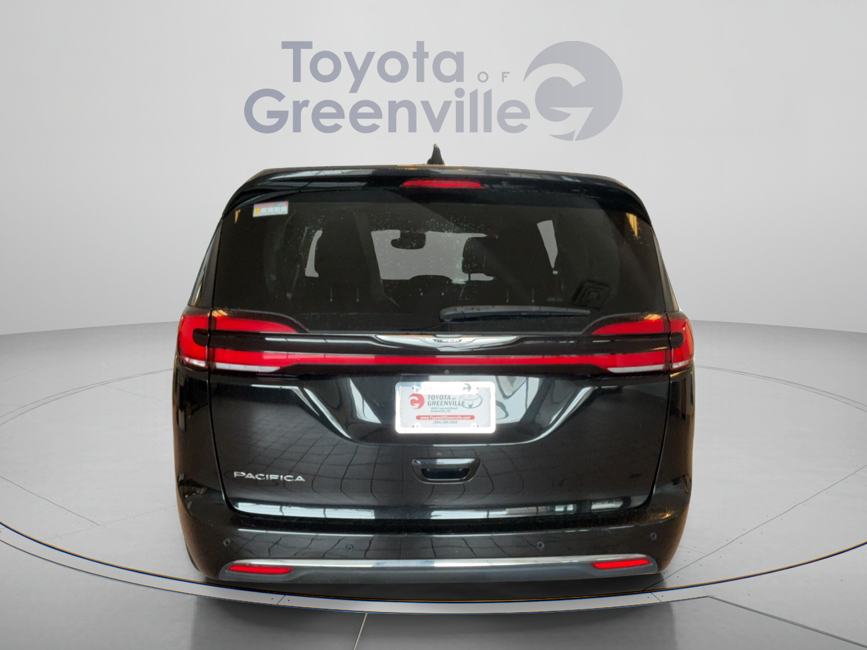 Used 2024 Chrysler Pacifica Touring-L FWD image 5