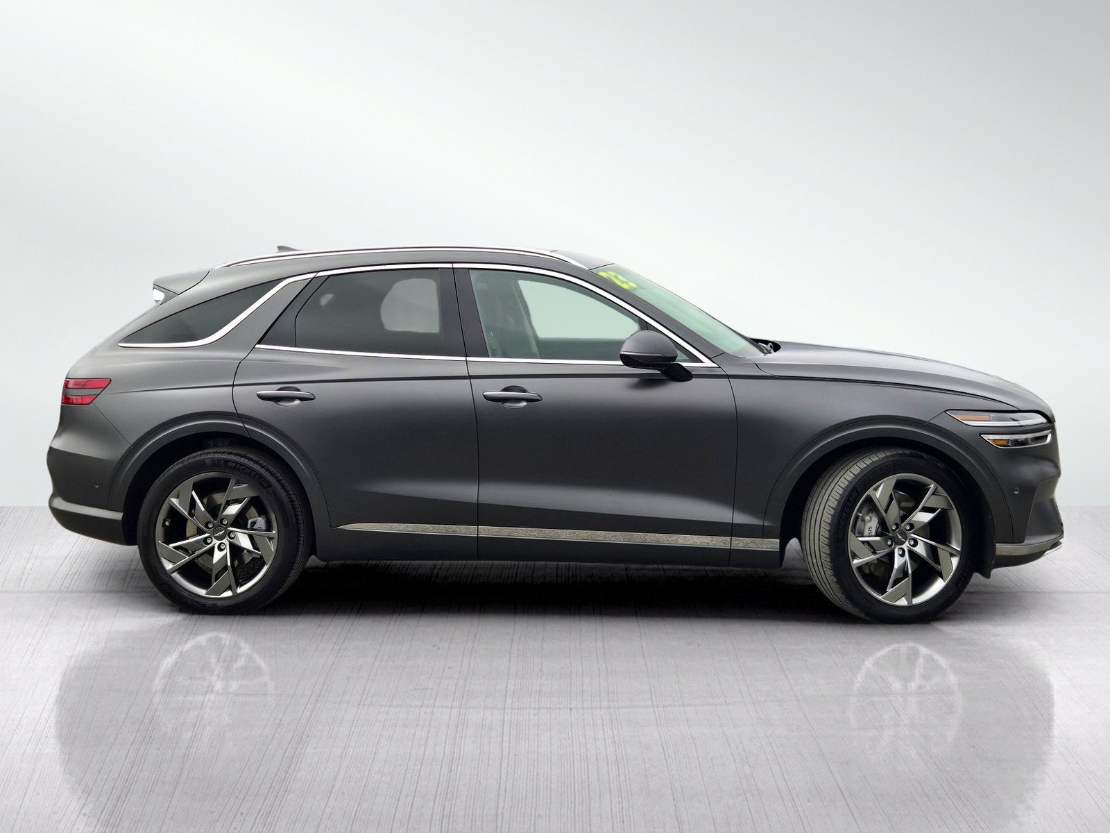Used 2023 Genesis Electrified GV70 AWD/4WD image 3