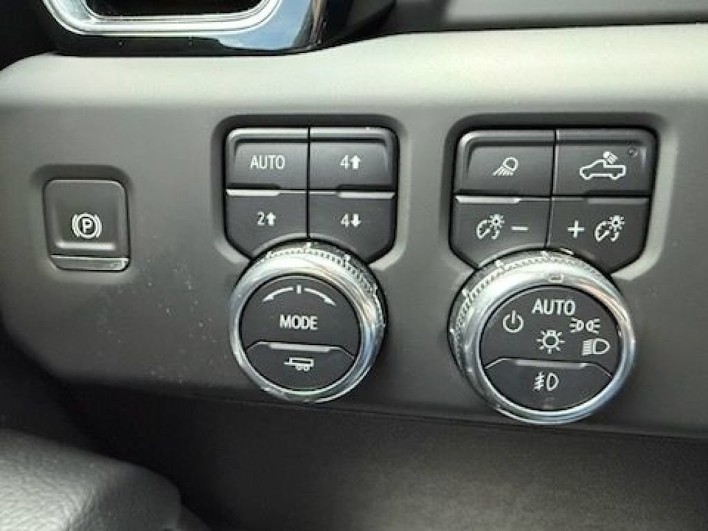Used 2025 GMC Sierra 3500 Denali AWD/4WD image 34