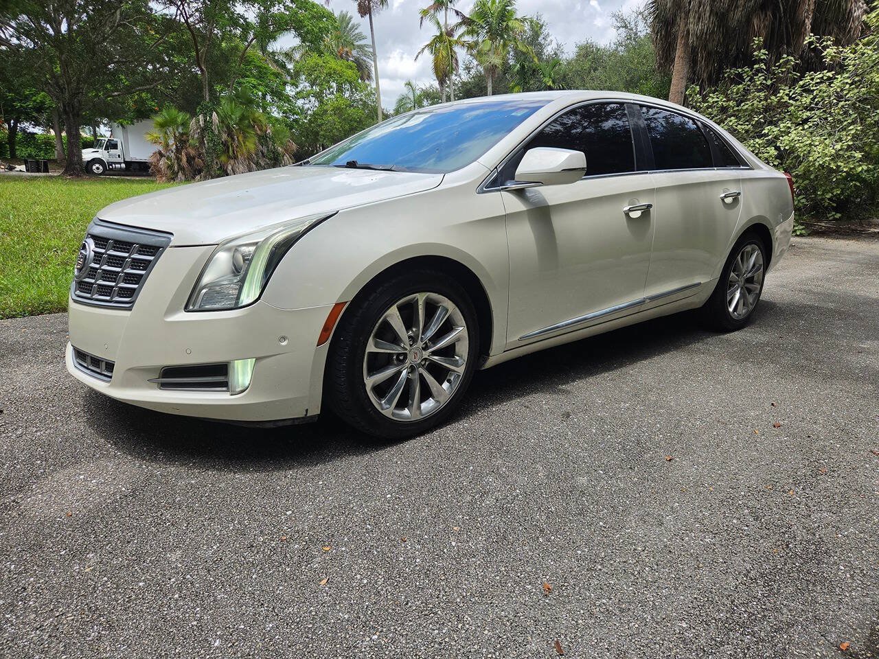 Used 2014 Cadillac XTS Luxury FWD image 3